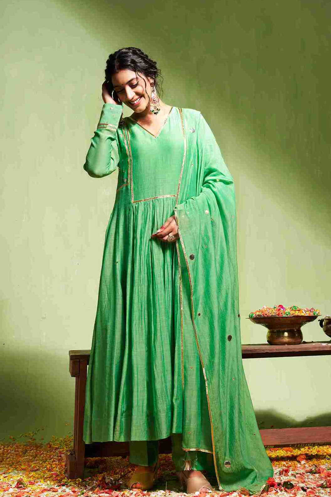Sana makbool in vibha set