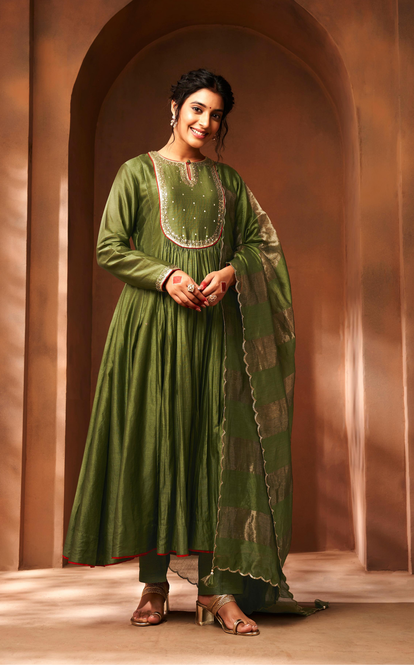 Shanthi Priya in Ridhima Set