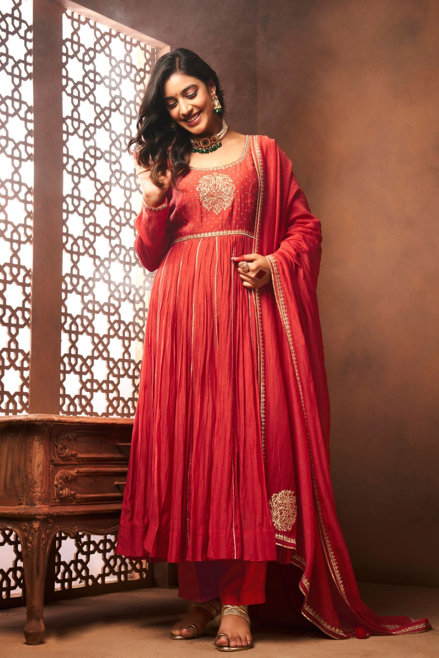 Sanjeeda shaikh in Ruha set in Red