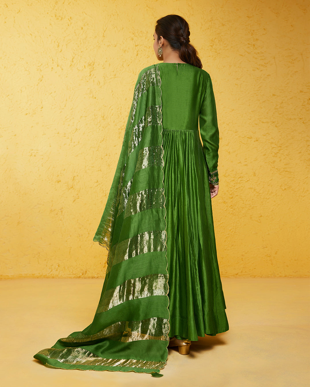 Ishita Dutta in Parrot Green Anarkali