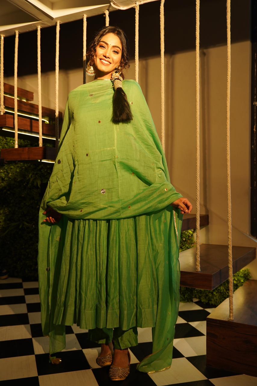 Sana makbool in vibha set