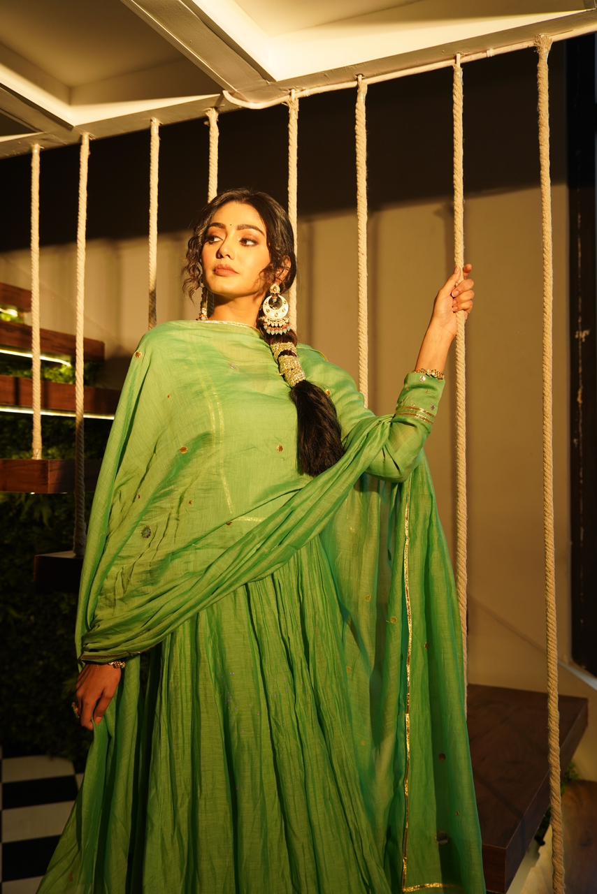 Sana makbool in vibha set