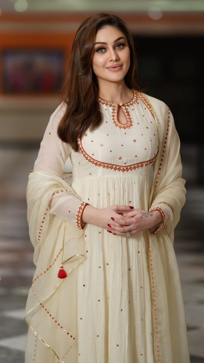 Shefali jariwala in Parijat Set