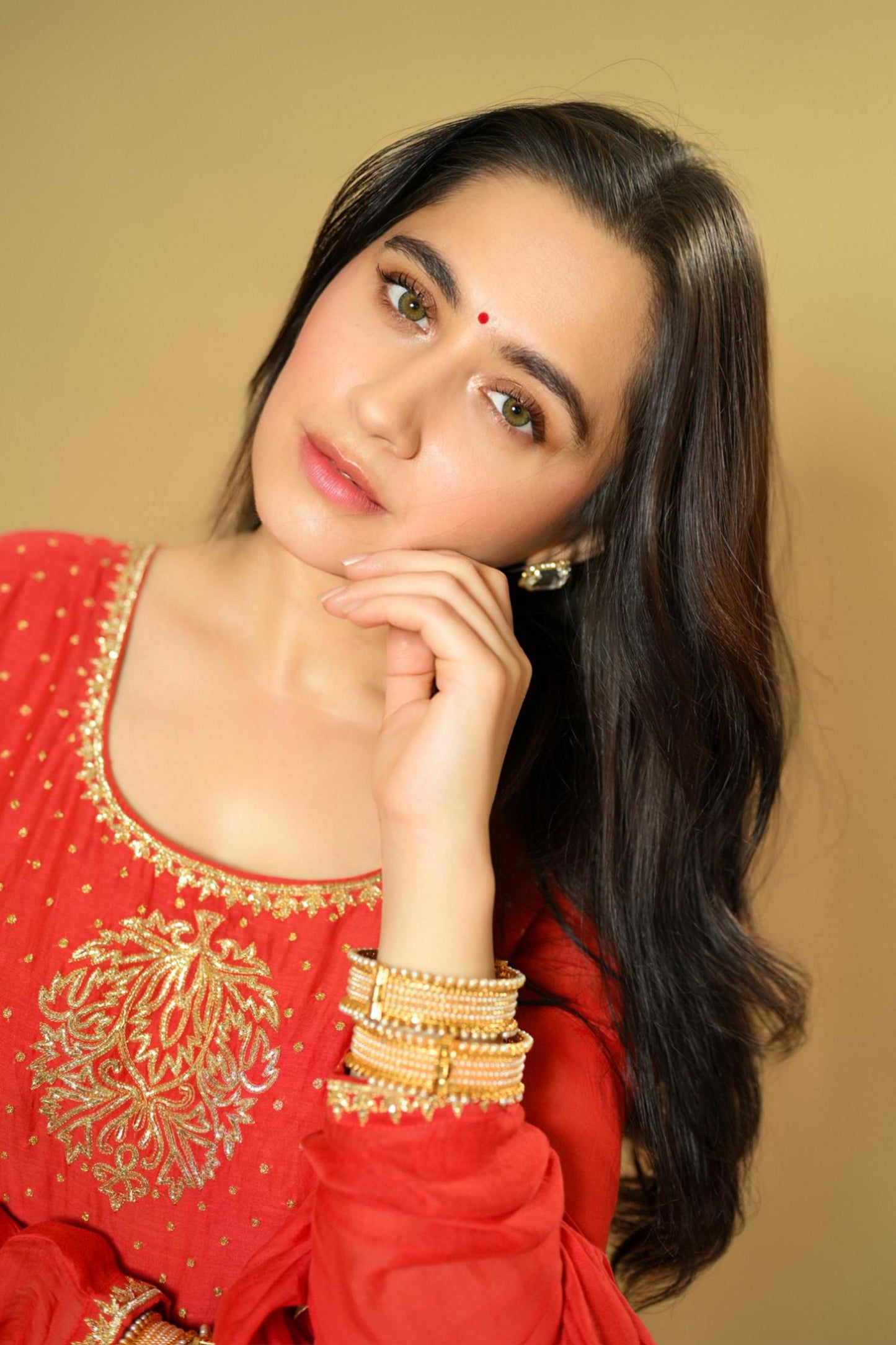 Sanjeeda shaikh in Ruha set in Red