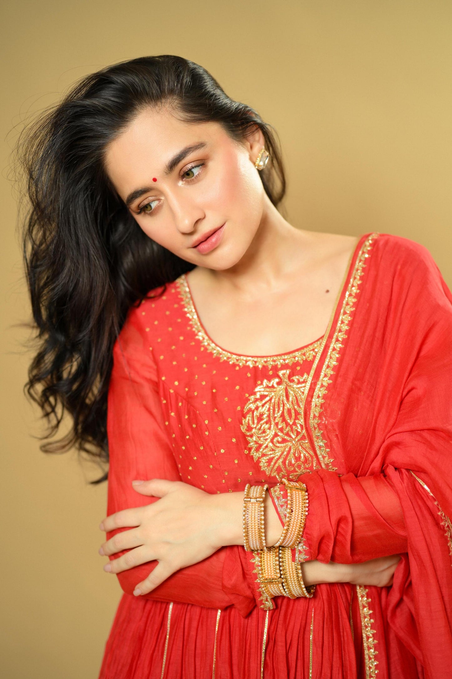 Sanjeeda shaikh in Ruha set in Red